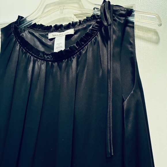 Shiny Black Silk Sleeveless Shift Dress - Picture 2 of 6